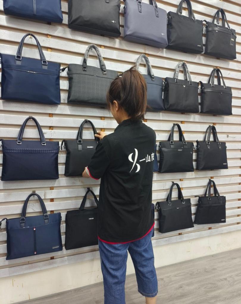 17-inch Lightweight Japan-Korea Laptop Commuting Handbag with Printed Logo