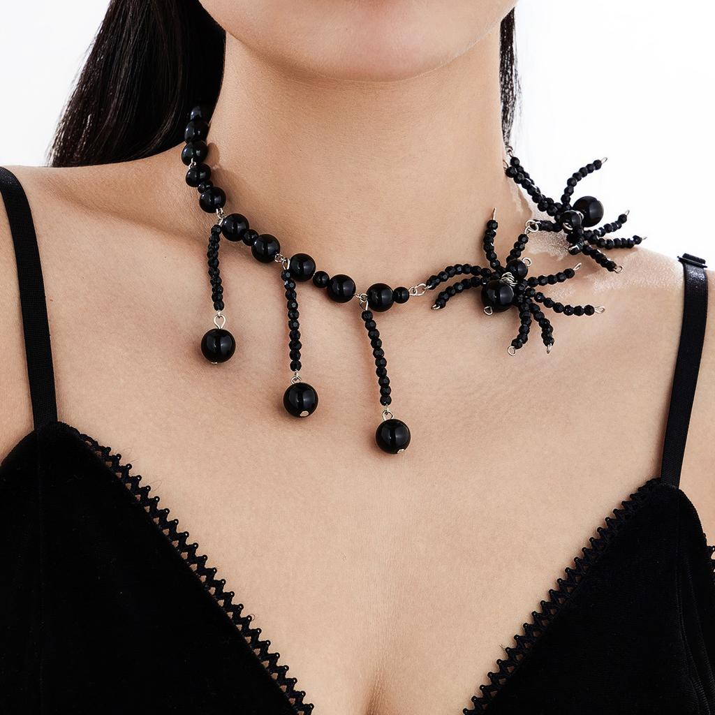 Gothic Dark Wind Crystal Spider Necklace Halloween Punk Exaggerated Imitation Pearl Beaded Collarbone Chain