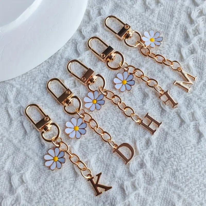 Metal Daisy Letter Keychain Fashion A-Z 26 Letters Keyring Charms Mobile Phone Key Holders Bag Pendant Accessories Couple Gift