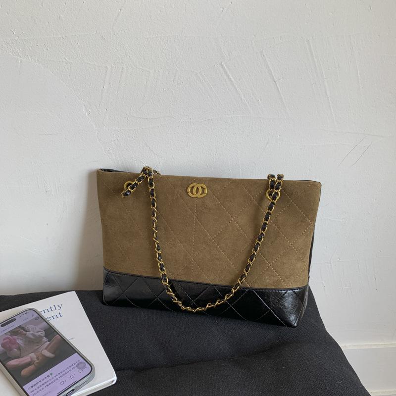 Tote Bag 2025 New Small Fragrant Style Retro Wandering Commuting Large Capacity Chain Underarm Commuting Versatile Suede Bag