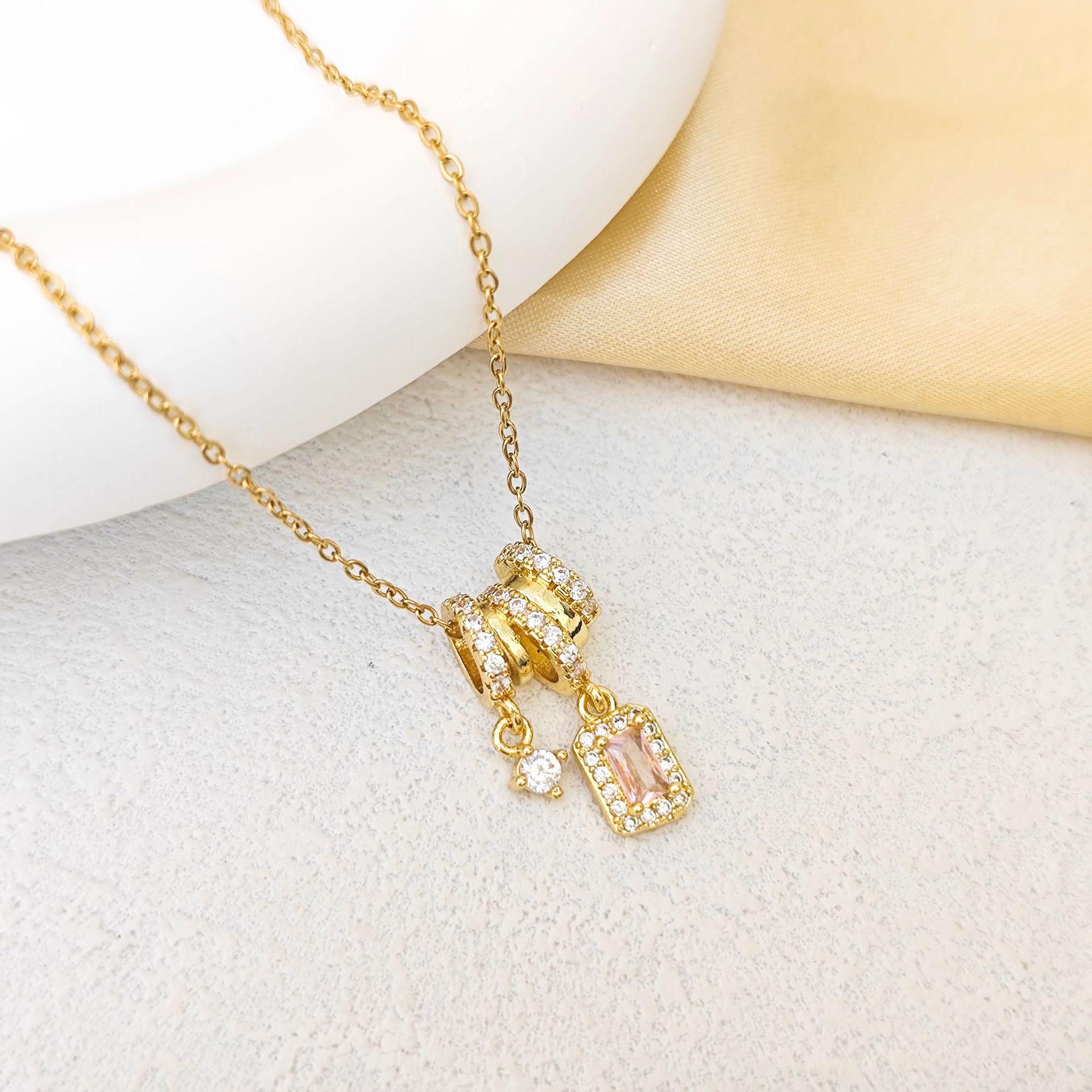 

Shiny Tassel Square Pendant Titanium Necklace with Zirconia Clavicle Chain – High-End Niche Design