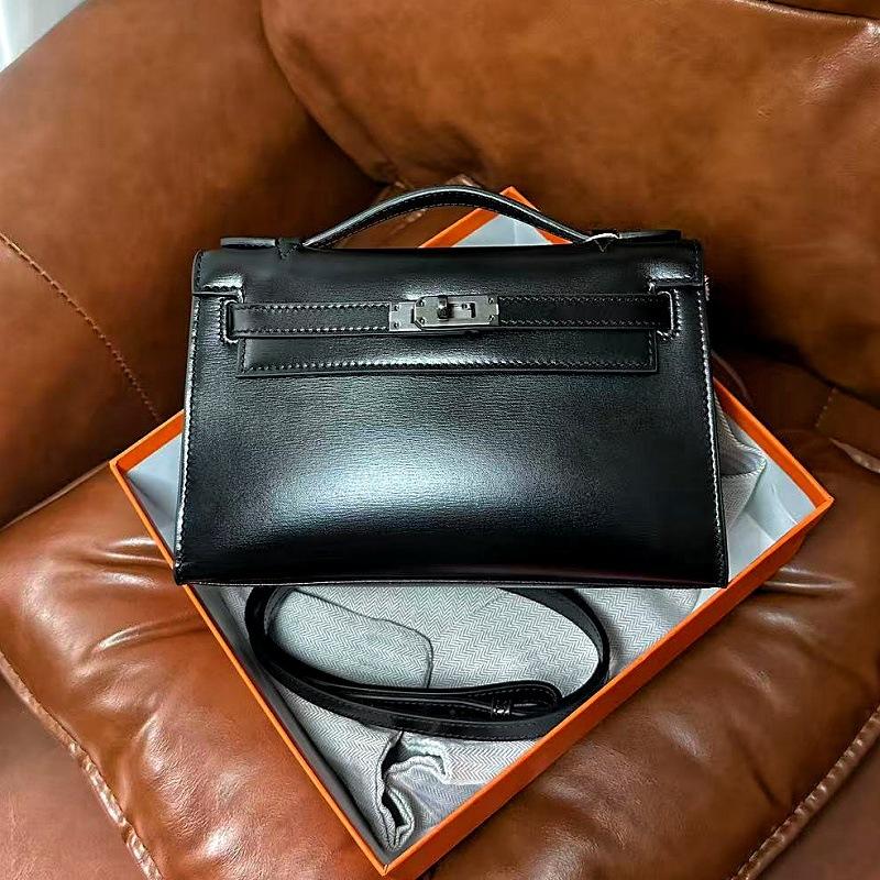 

Ночной пакет Симуляция Вам нужно купить поколение сумок 22 ребра Кожа Swift Черный Замок-коробка Ручная сумка Однослойная 22x7.5x13cm чёрный