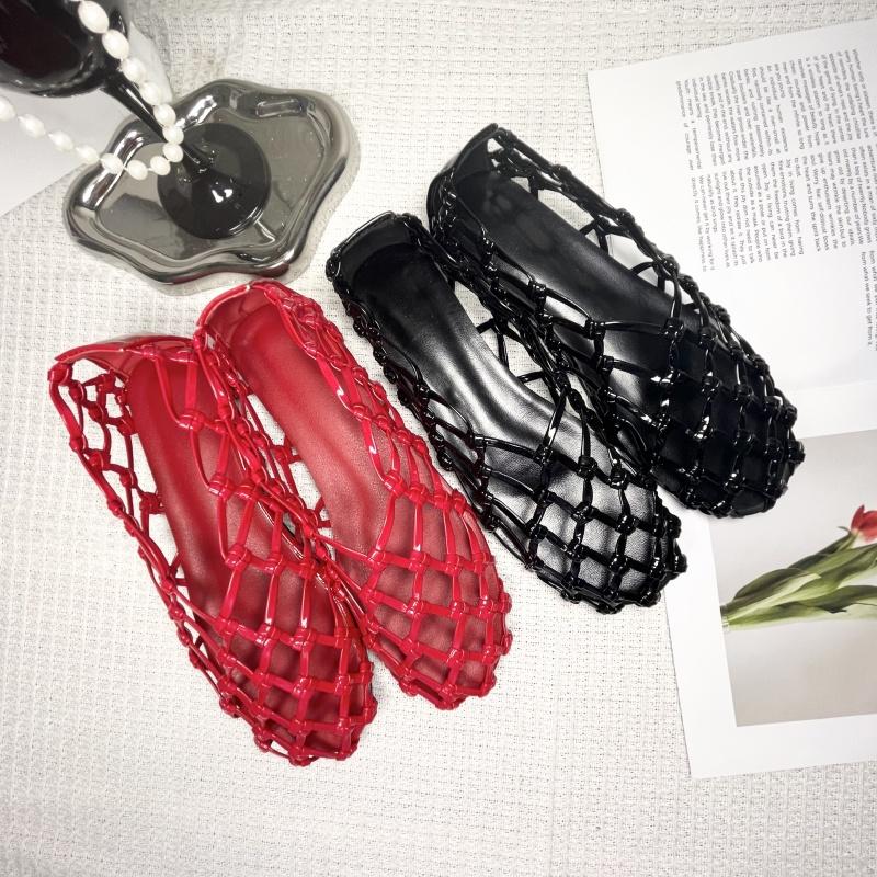 Fashion Hollowed-out Woven Mesh Sandals 2025 New Low-heeled Flat Round-toe Women's Single Beach Shoes