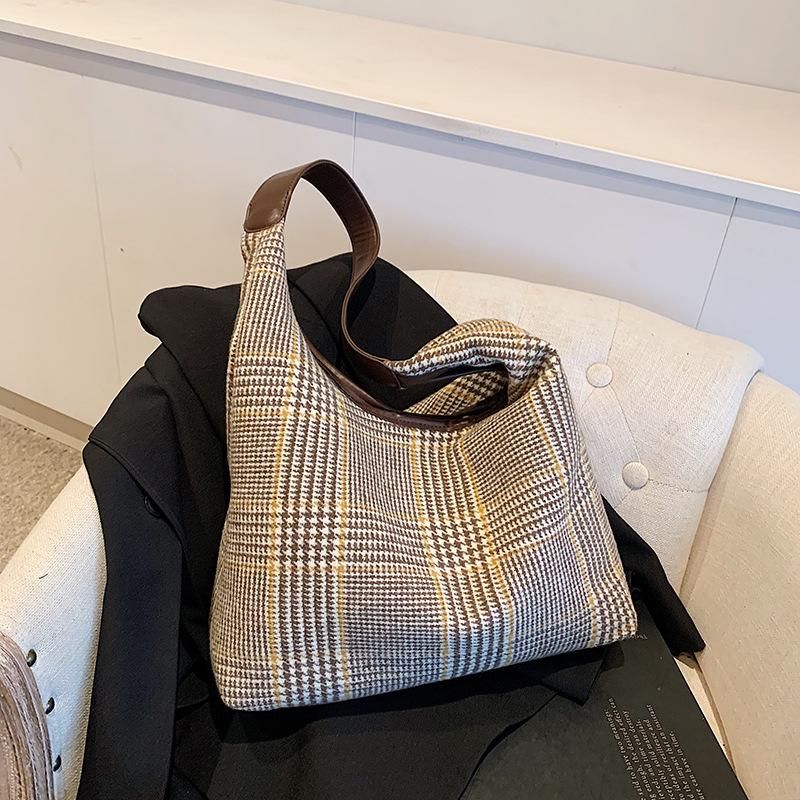 Large Capacity Bag Women's Casual Versatile New Casual Shoulder Plaid Shopping Bag Commuter Tote Bag