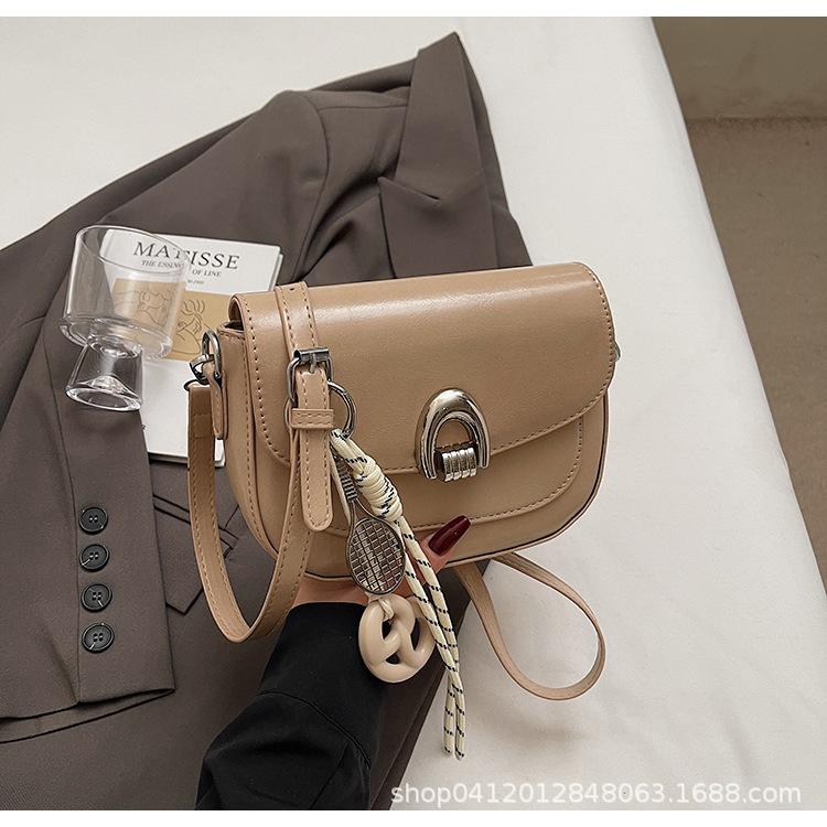 

Корейская текстурная сумка-мессенджер женская 2025 ранняя весна новая повседневная дорожная наплечная сумка модный нишевый дизайн сумка-седло хаки