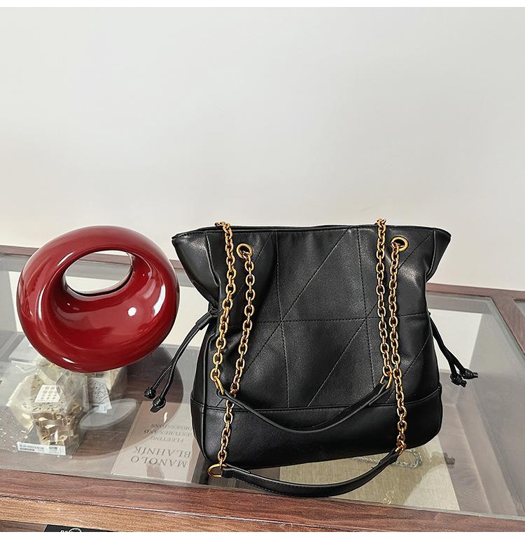 Fashion diamond lucky bag bucket bag new retro niche drawstring shoulder bag large capacity chain commuter tote bag