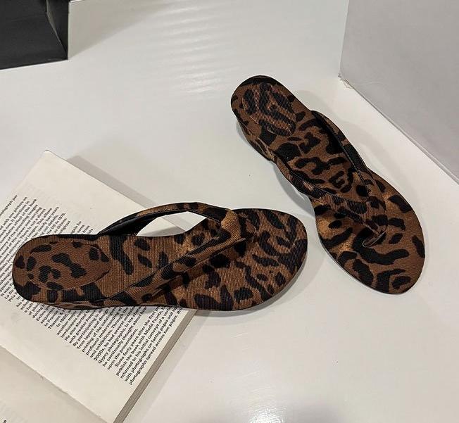 2025 Summer New Brand Women Slipper Narrow Band Ladies Casual Slides Outdoor Dress Flat Heel Vacation Sandal