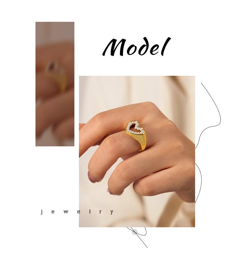 European & American Geometric Gilded Copper Heart Ring with Smooth Surface Design & Creative Imitation Pearl – Trendy Luxury Couple Rings for Women.