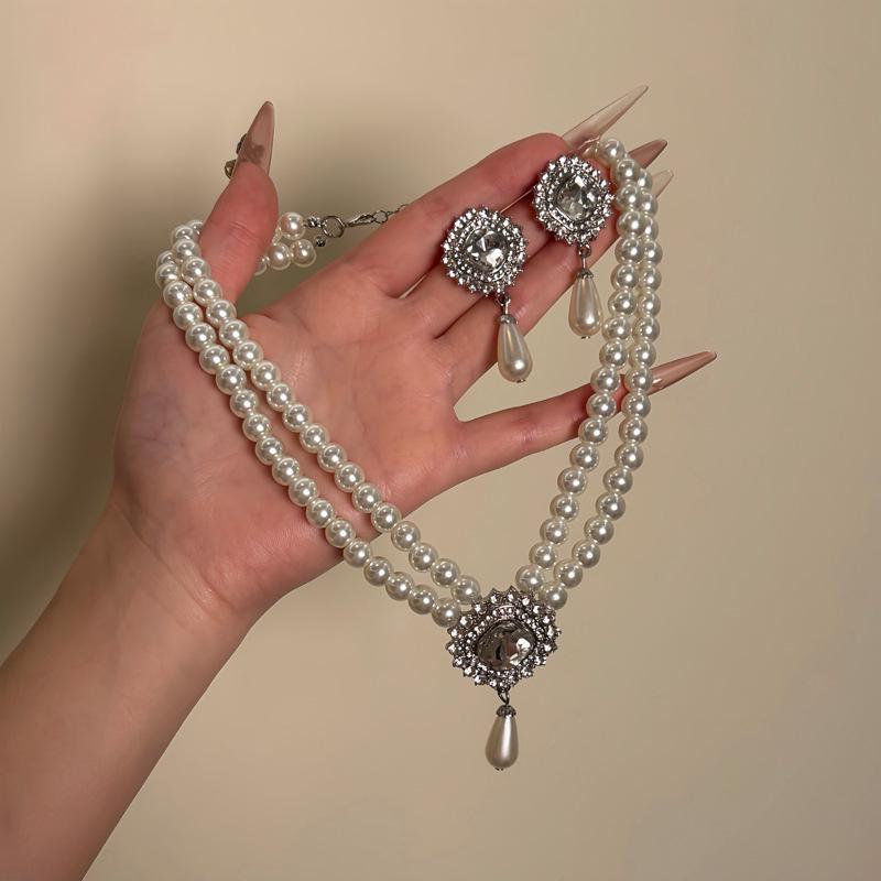 Rhinestone Beaded Pearl Earrings & Necklace Set – Court Style Exquisite Jewelry.