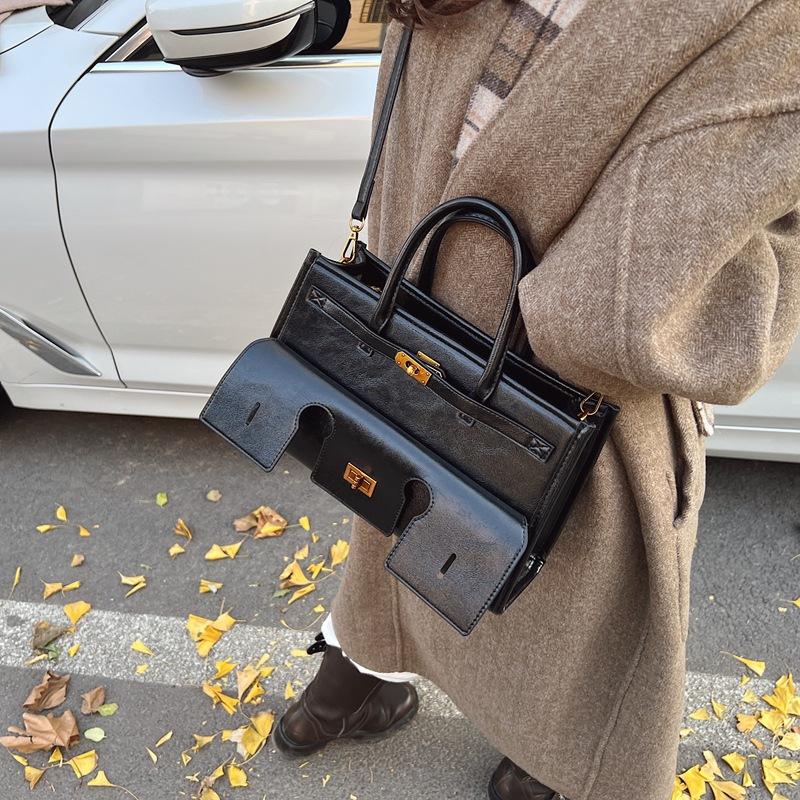

2025 new portable practical design lock shoulder bag autumn and winter versatile fashion shoulder bag 30*10*18 чёрный