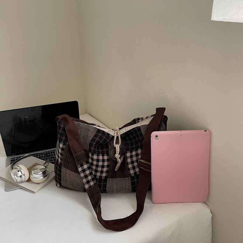 Large Capacity Messenger Bag Casual and Lightweight Plaid Design with Adjustable Shoulder Straps Fashionable Shoulder Bag KTB