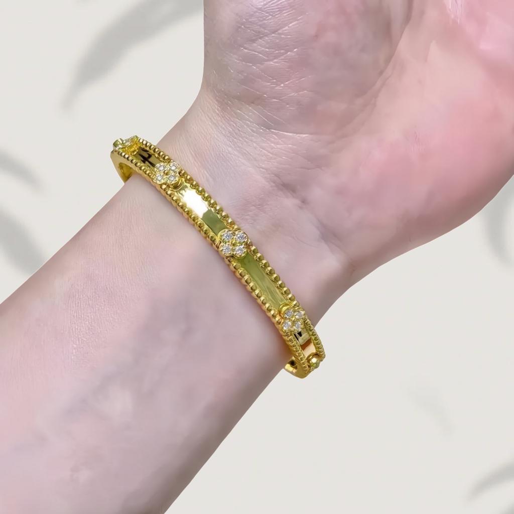 2026 Micro-inlaid 18K Gold Gypsy Cross Bracelet Light Luxury Fashion X Diamond Bracelet Hand Jewelry