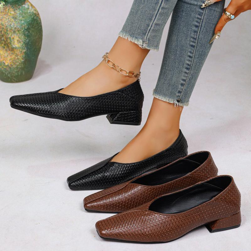 Französischer Platz erstes Jahr neue weiche Leder-Schuhe mit dickem Absatz Schlangenmuster einfach und vielseitig Mode mittelhoher Absatz tiefer Ausschnitt Temperament Einzel-Schuhe