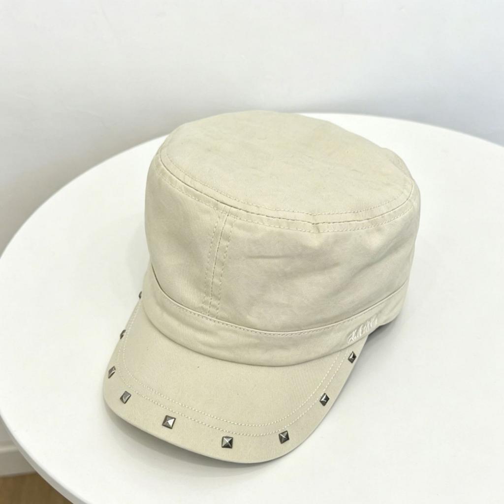Casquette plate rétro américaine à rivets pour femmes, nouvelle collection printemps-automne, béret noir polyvalent affinant le visage, petit chapeau