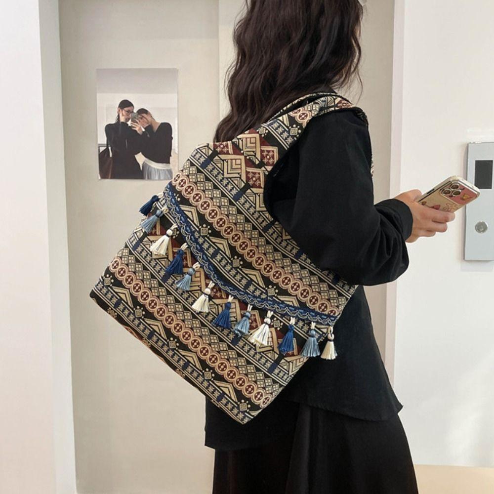 Retro Tassel Shoulder Bag Large Capacity Bohemian Messenger Bag Ethnic Style Vest Bag  Outdoor