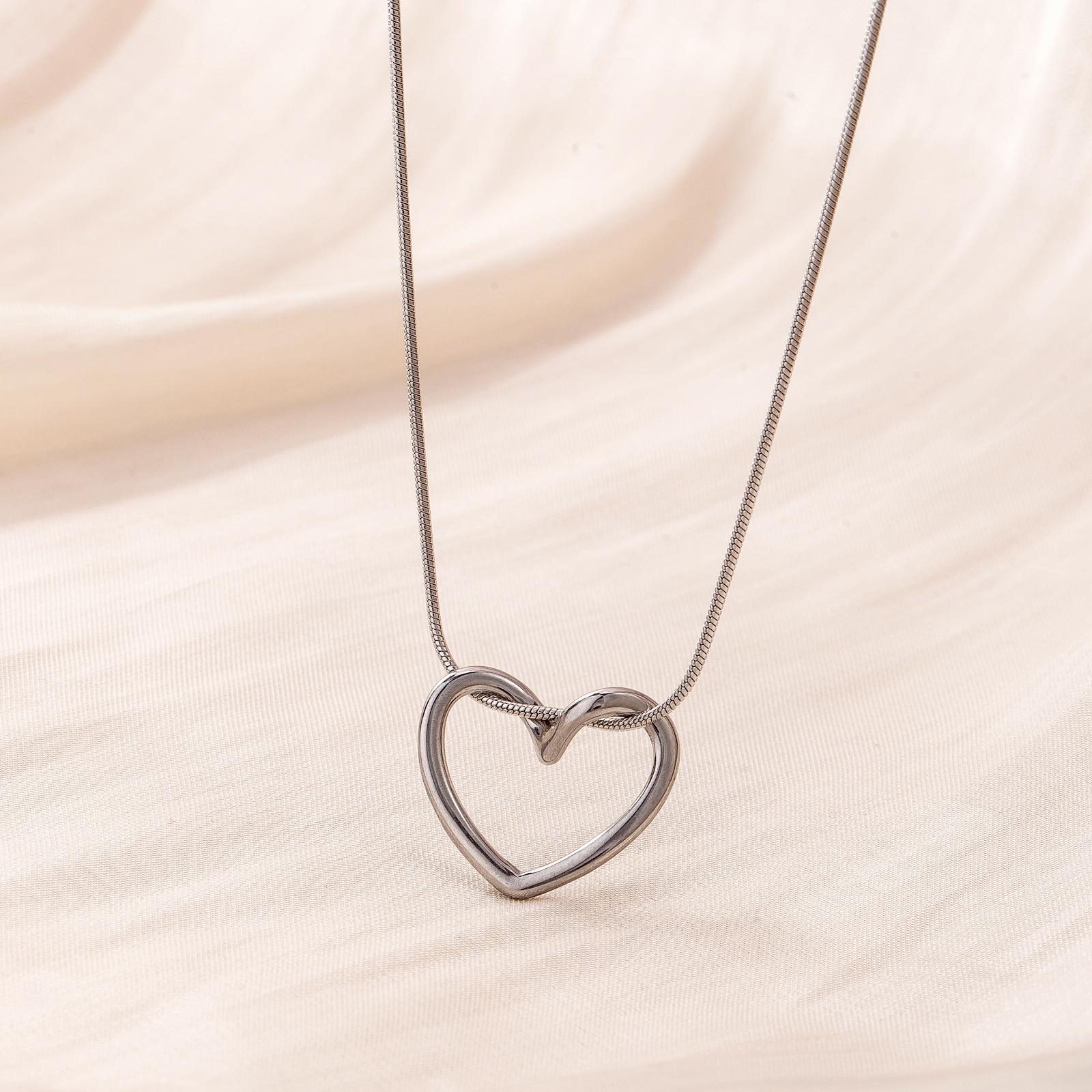 

Romantic Heart Pendant Necklace Women Grils Stainless Steel Gold Color Clavicle Chain Choker Zircon Birthday Gift Wholesale 40-45 cm