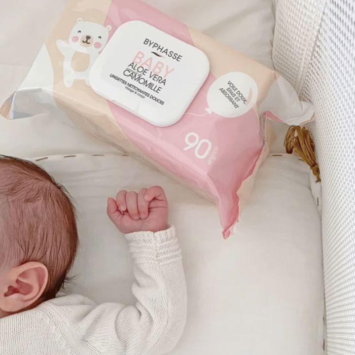 Lingettes bébé nettoyantes visages et corps x90