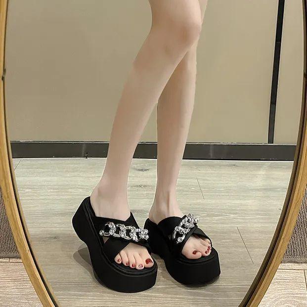 Height increase thick bottom fashion 2025 new small beach cool slippers women's rhinestone slippers women's summer wear