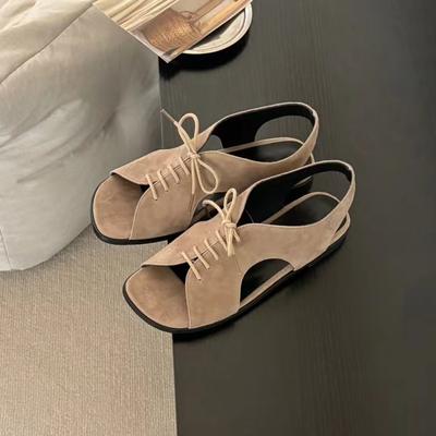 Koreanische Version Leder Wildleder eckiger Kopf Schnürung flache Sohle Zehenfrei lässige Sandalen Damen 2025 Sommer neu Strand coole Hausschuhe