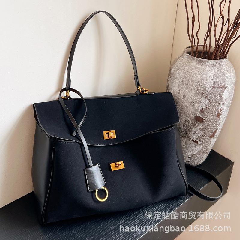 Frosted leather bag women's large capacity 2025 new leisure this year popular messenger portable commuter platinum leisure bag