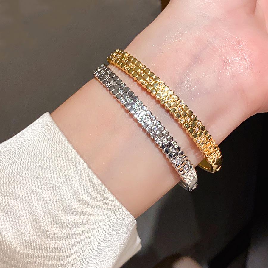 Elegantes geometrisches Zirkonarmband, vergoldet: Hochwertiger, vielseitiger und stilvoller Handschmuck für Damen