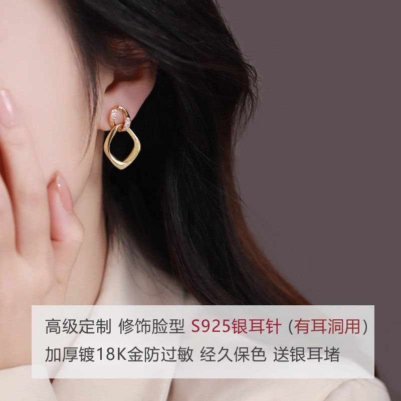 

Luxury Minimalist Style European and American Diamond-Shaped Earrings, Light Luxury 2026 New Popular Ear Studs, Non-Pierced Ear Clips, Ear Accessories Ear Needle Style