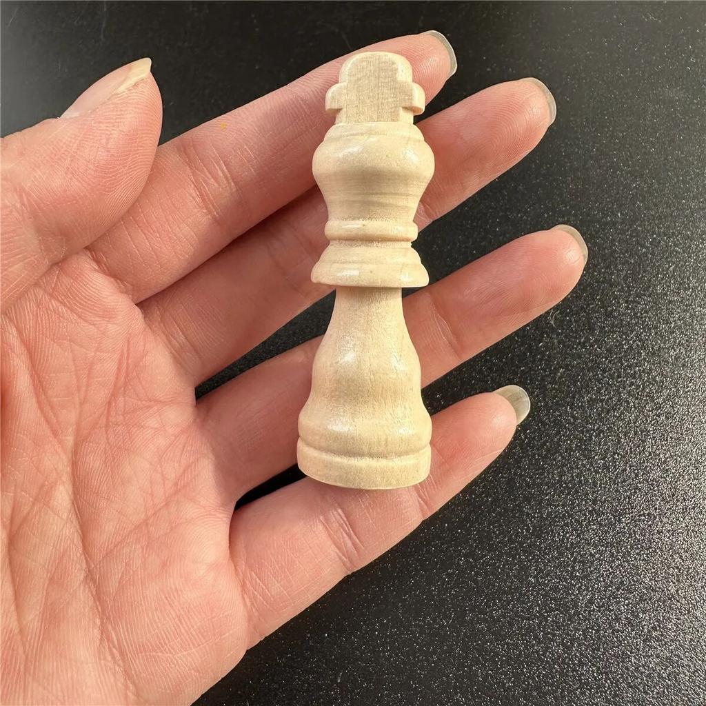 2,5-Zoll Schachfiguren Neues Fortgeschrittenes Massivholzfiguren-Set 32 Stück Tischpuzzle Unterhaltungsspiel