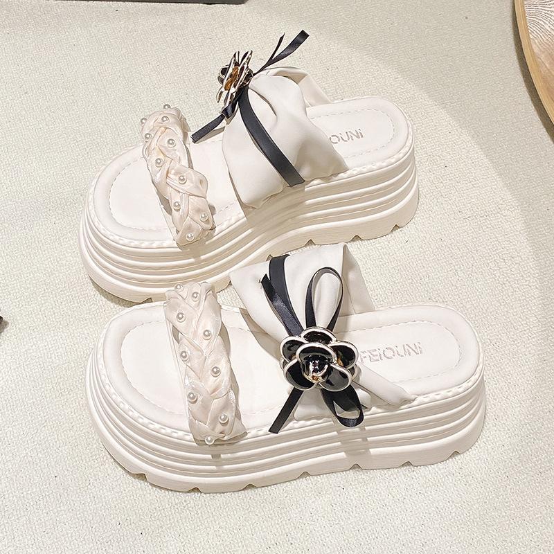 Thick-bottomed cool slippers for women's summer wear, new with skirts, soft-bottomed heightening muffin, beach sandals