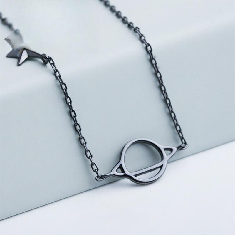 Planet Saturn Universum Schwarzer Stern Personalisierte Kreative Halskette Klemmen Kette Frauen Koreanischer Stil Damenstil
