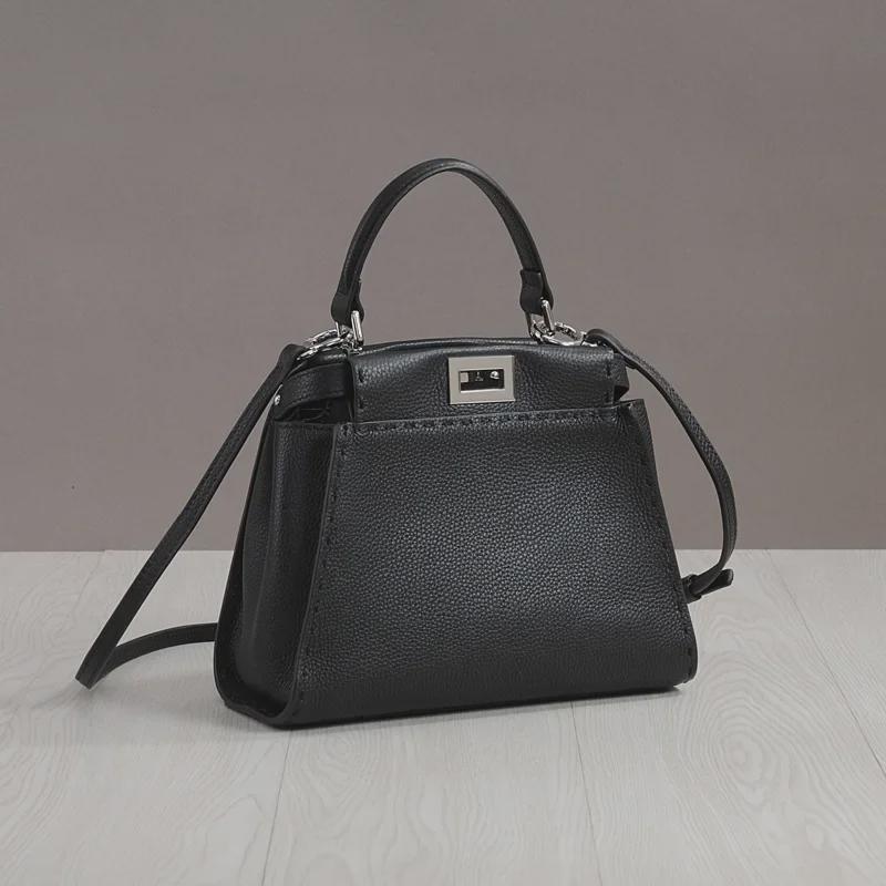 Jaro/léto 2024 Ručně šitá kabelka s motivem koťátka z pravé kůže: Moderní crossbody s liči vzorem