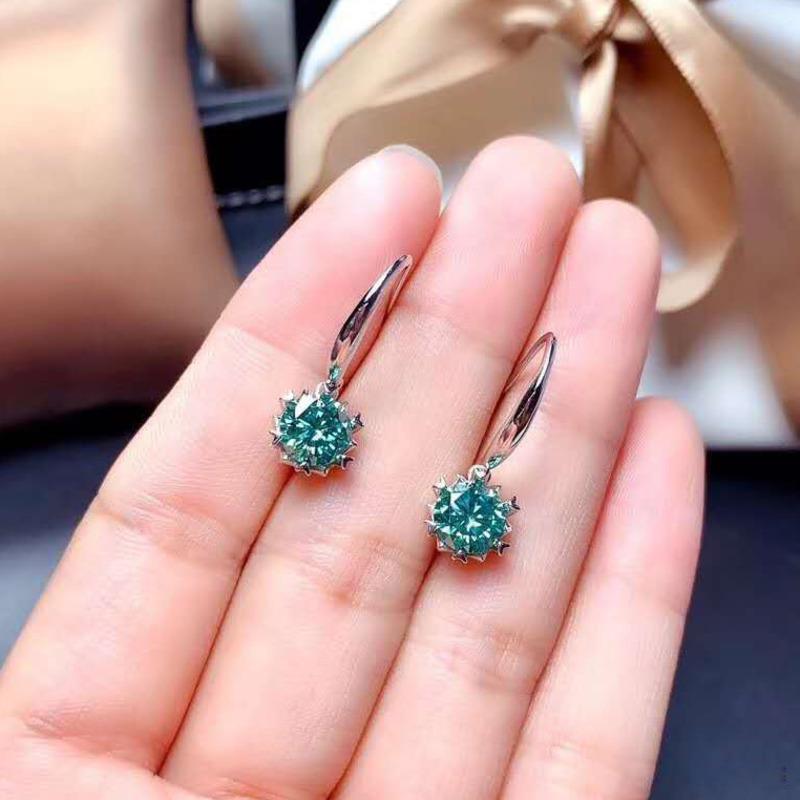 BELLA BOX Acht-Herzen-Acht-Pfeil-plattierte PT950 Blau-grüne High-Carbon-Diamant-Schlichte Ohrringe für den täglichen Weg der Frau