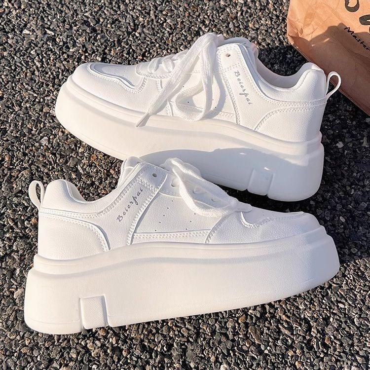 Popular muffin sole autumn heightening platform white shoes 2025 new chic board shoes versatile sports and leisure shoes