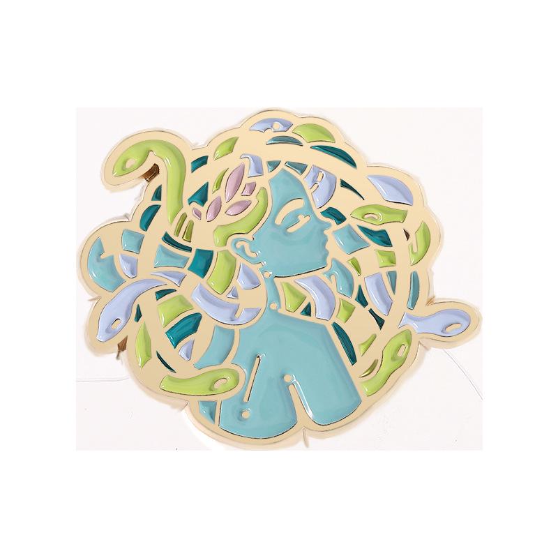 Creative Medusa Hairstyle Brooch - Horror Film and TV Inspired Metal Badge