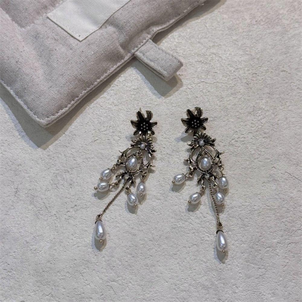 Waterdrop Shape Pearl Drop Earrings Exquisite Flower Stud Earrings Vintage Metal Earrings  Ladies