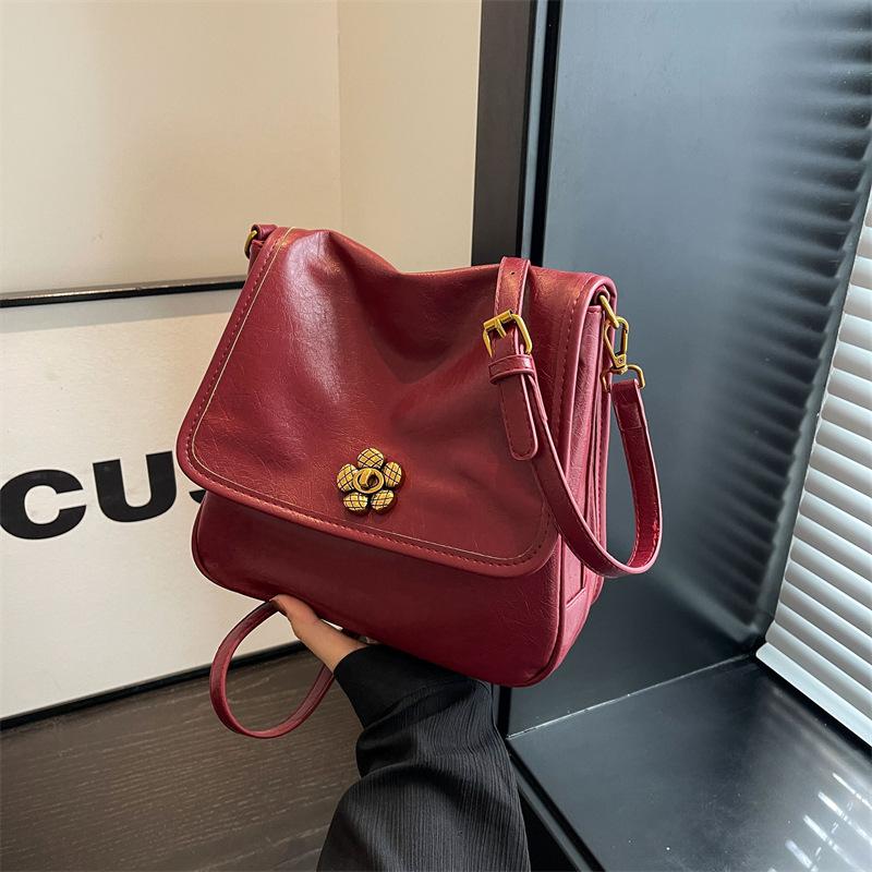 Underarm bag women's 2025 new trendy fashion high-end shoulder bag retro versatile commuter messenger small square bag