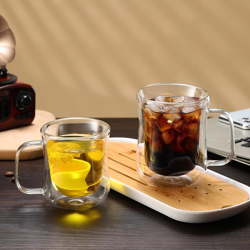 Doppelwandige Kaffeetasse aus Borosilikatglas, Hitzebeständig, Transparent, Schlanker Griff, Auf Lager für den Heimgebrauch.