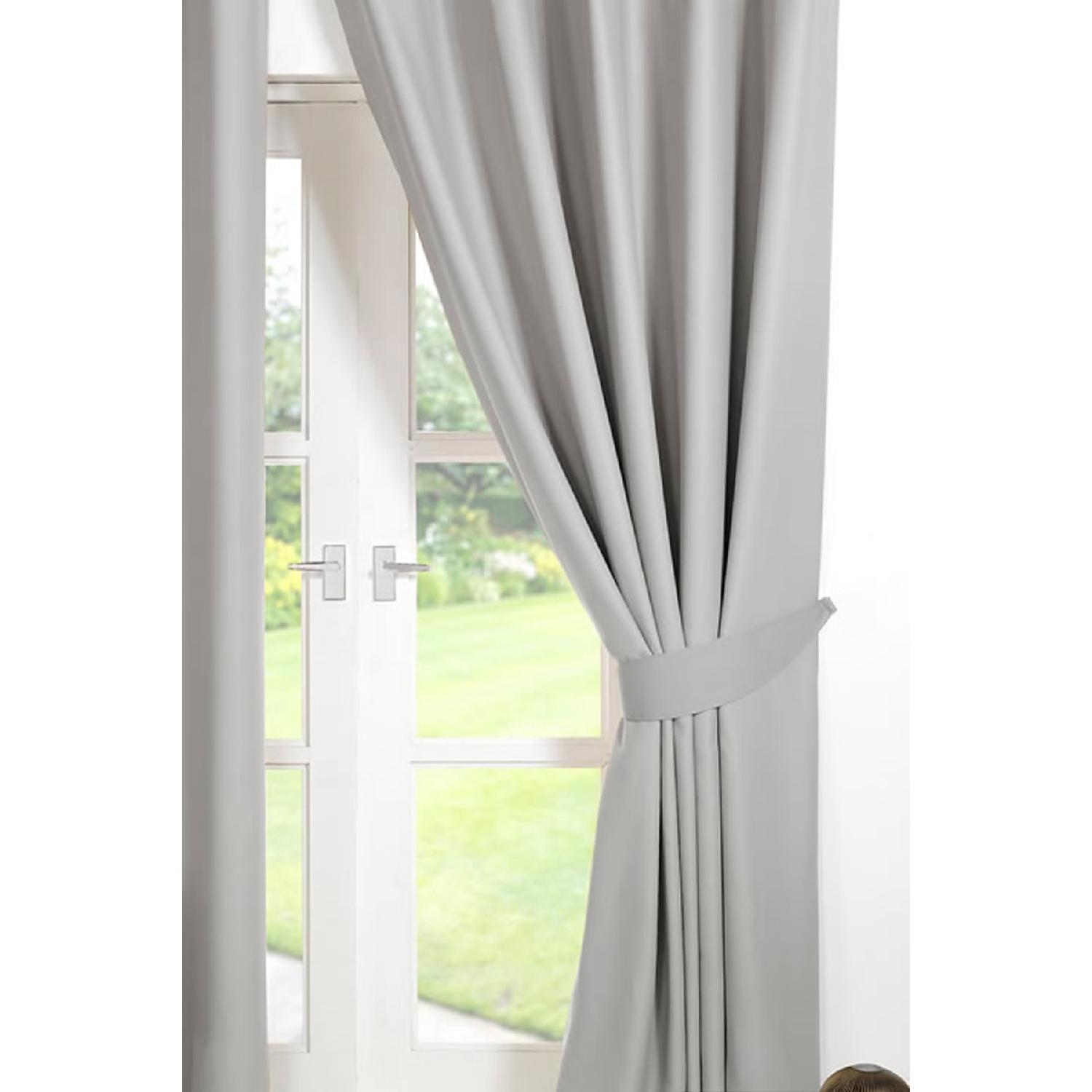 

Серый затемненный Dharma Thermal Natural Single Wing Fund Curtain 80 x 260