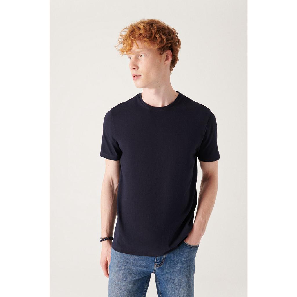 Camiseta negra 100% algodón transpirable con cuello redondo y corte estándar para hombre E001000