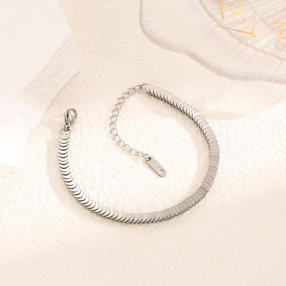 Colorfast Korean-Japanese Titanium Steel Women's Bracelet - Versatile, Fashionable Hand Jewelry.