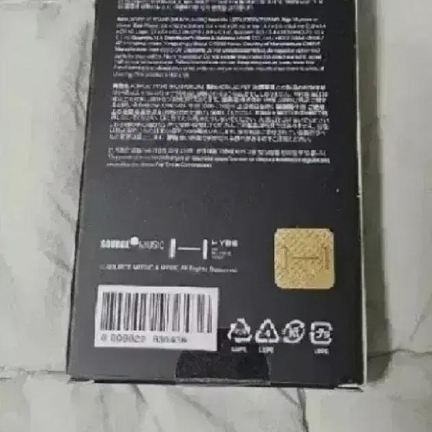 

Le Sserafim Пламя поднимается Акриловая подставка Хо Юнджин - Запечатана