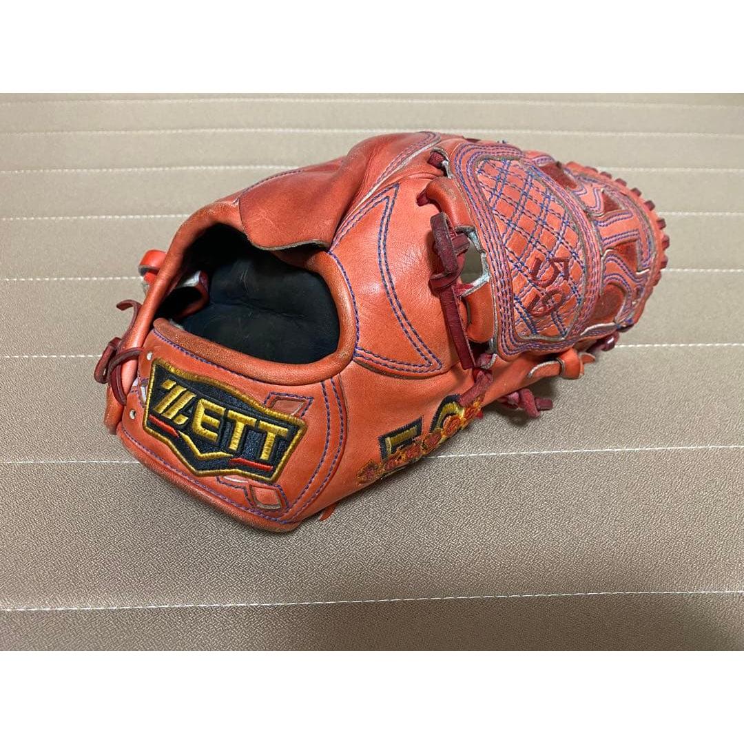 Used First come first served!! ZEET hard glove