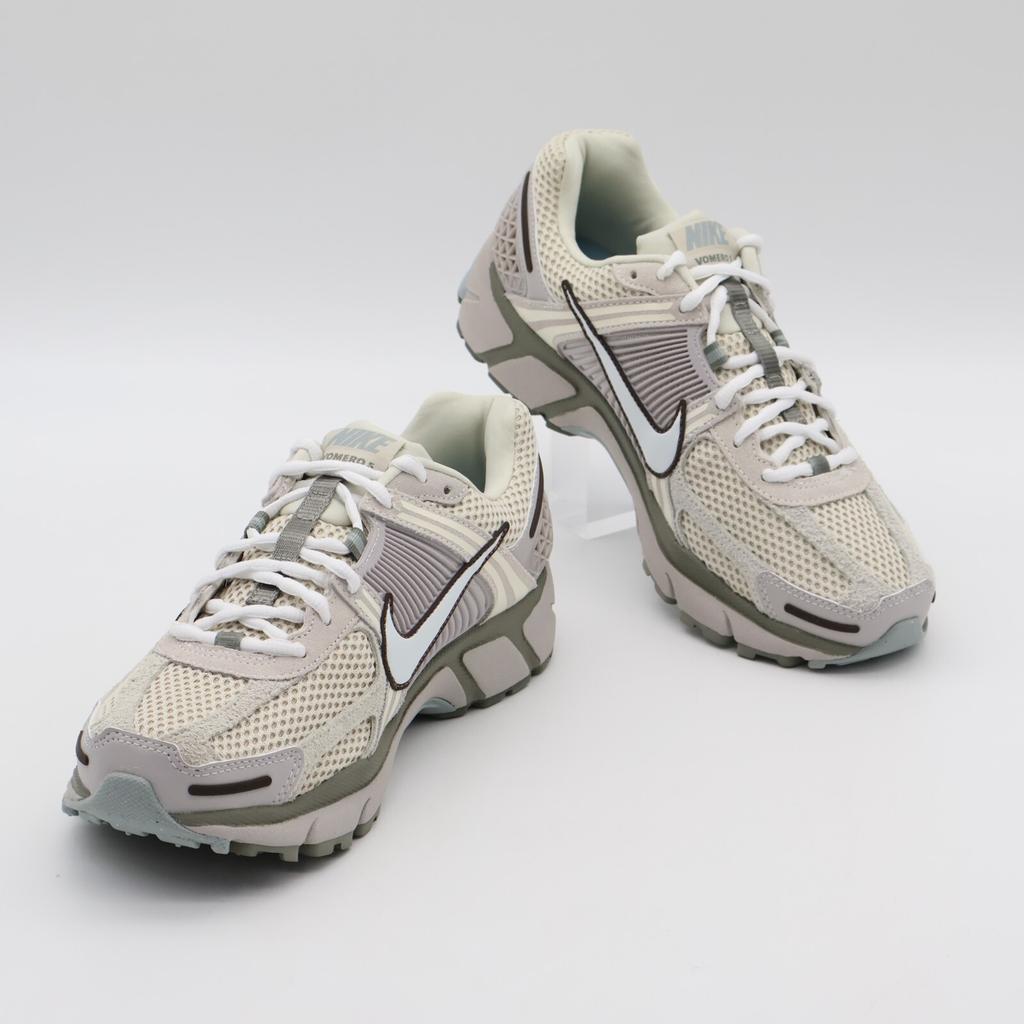 FZ3653-104 Nike Zoom Vomero 5 SE Light Ore Wood Brown Dark Stucco (Pour des hommes)
