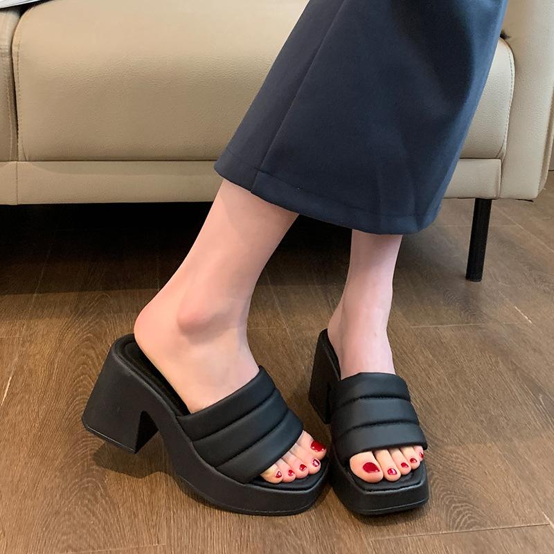 European Station Thick-soled One-word Cool Slippers Women's 2025 Summer New Fashion Outer Wear Slippers Thick-heeled Sandals Women's Foreign Trade