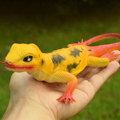 Lizard Model Toy Built-in Whistle Simulated Animal Tricky Vent Toy Solid Model Ornament PVC Reptile Figurine Lizard Squeeze Toy Party Favors
