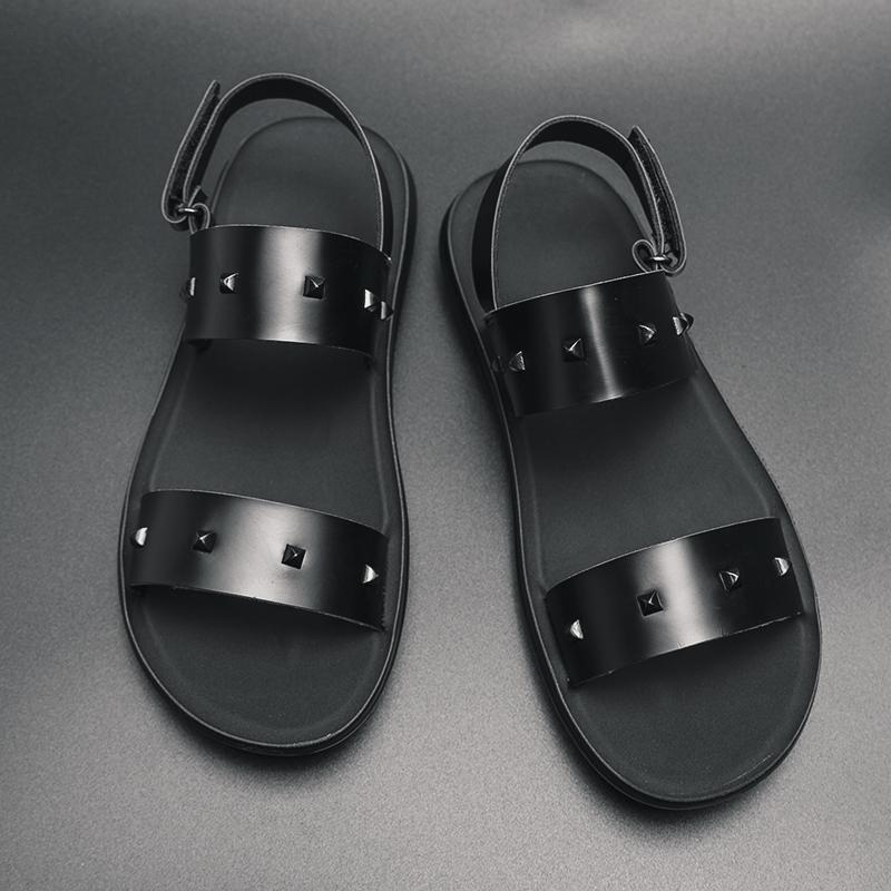 Fashion Summer Men Fashion Beach Shoes Black and White Flat Heels High Quality Outdoor Sandals Classic Fashion Versatile Men Sandals