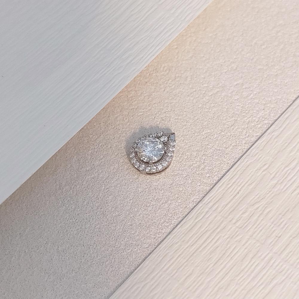 Pear-Shaped Moissanite Pendant Necklace in White Gold - 1 Carat, Luxury Women's Jewelry.