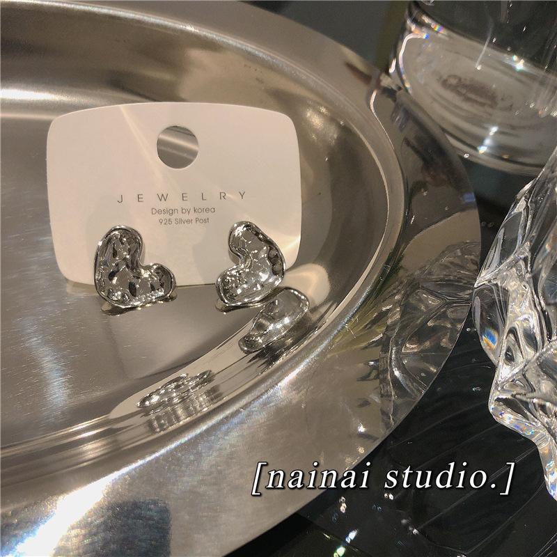 

Love old retro stud earrings hip hop irregular small earrings female niche design cold wind earrings ear clips female
