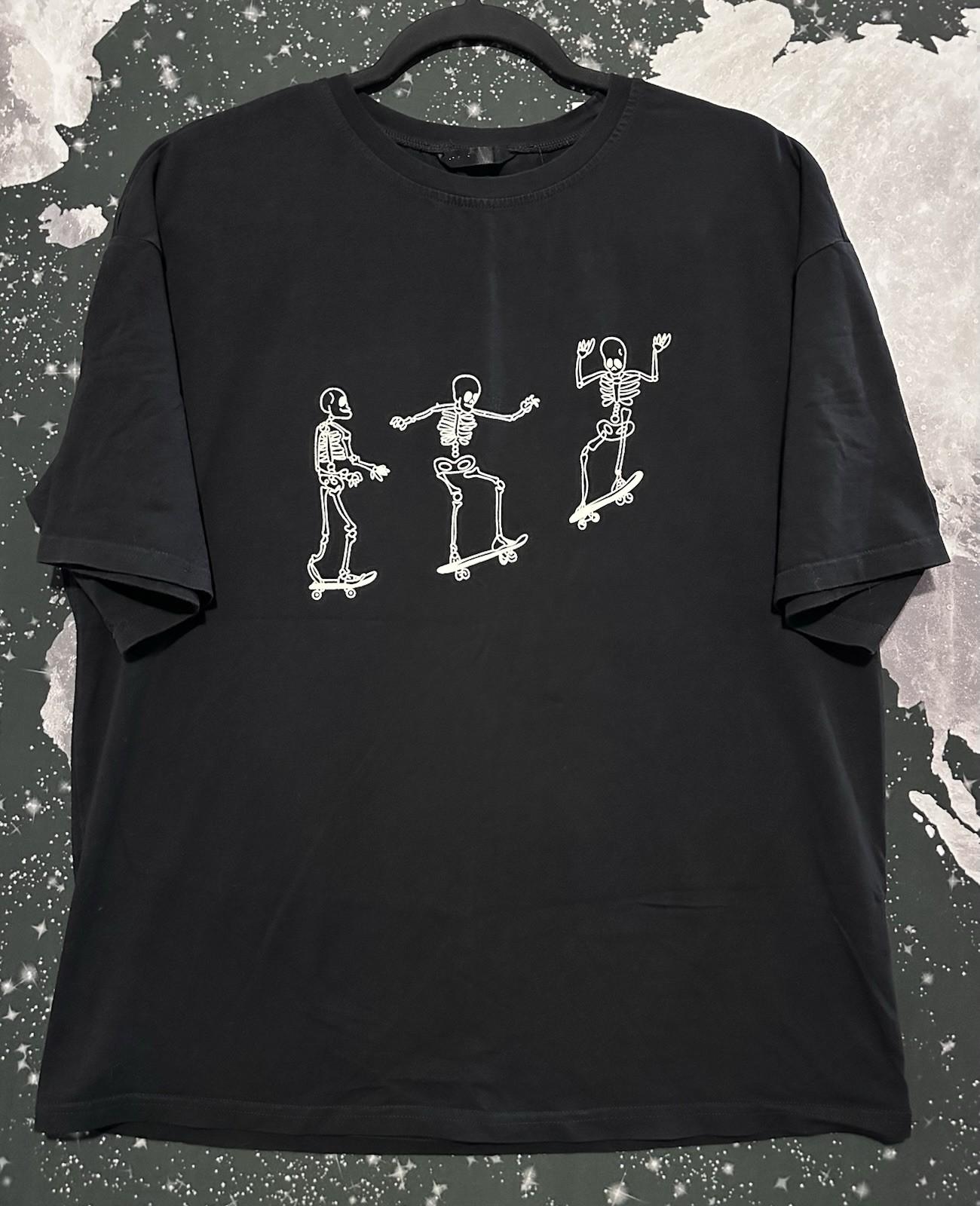 Skateboarding Skeleton Kickflip Graphic Shirt Preowned Condition Size Large Unisex T-Shirt L
