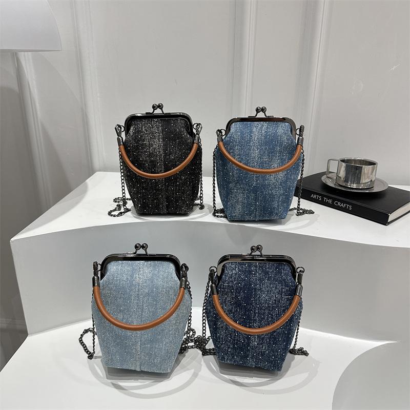 2025 new denim literary large-capacity chain lock vertical portable messenger mobile phone bag