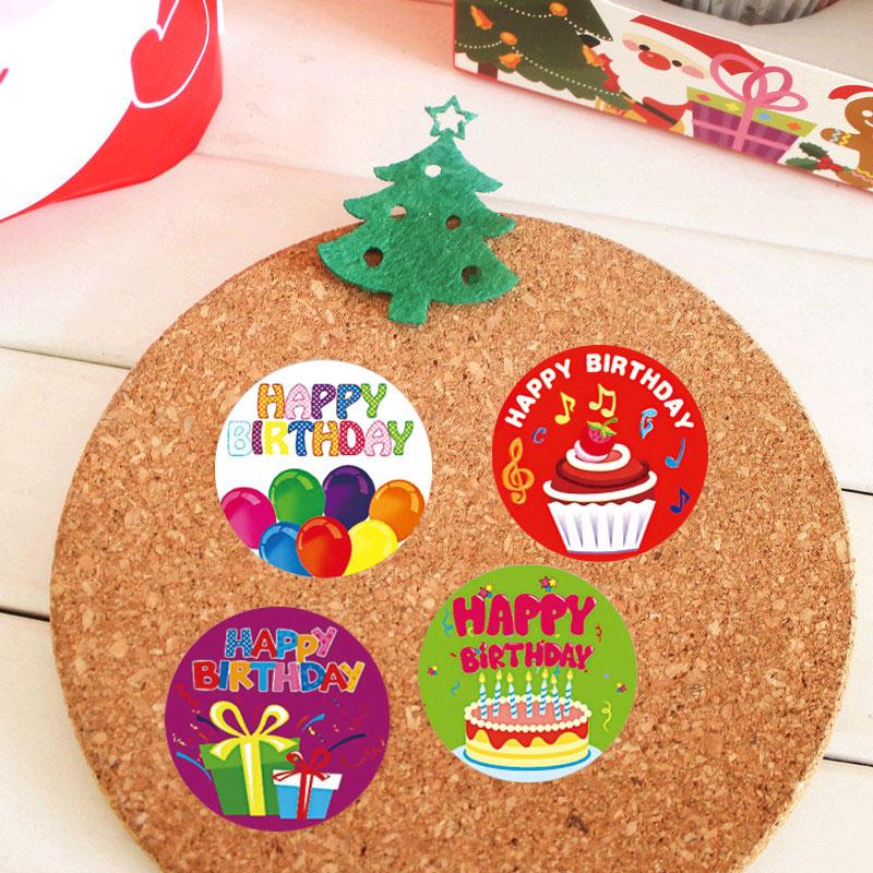 Plusieurs Autocollants D'anniversaire Rondes En Design Plat | Vecteur Gratuite